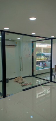 รับกั้นห้องกระจก รัชดา - รับติดตั้งกระจกอลูมิเนียม กระจกศรีวิไล